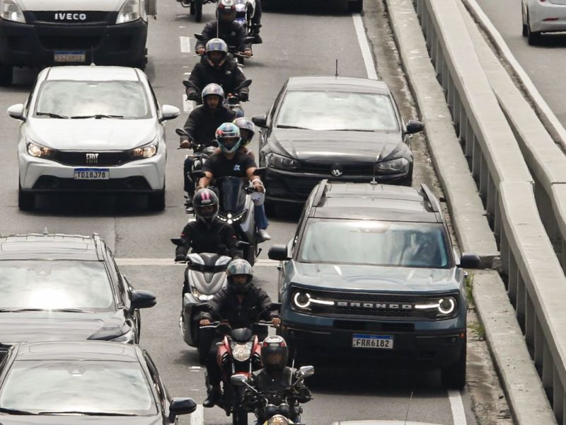 Justiça determina que prefeitura de São Paulo credencie Uber Moto em 48 horas