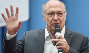 Alckmin critica Milei por ofensas ao Brasil e fala em desserviço à Argentina