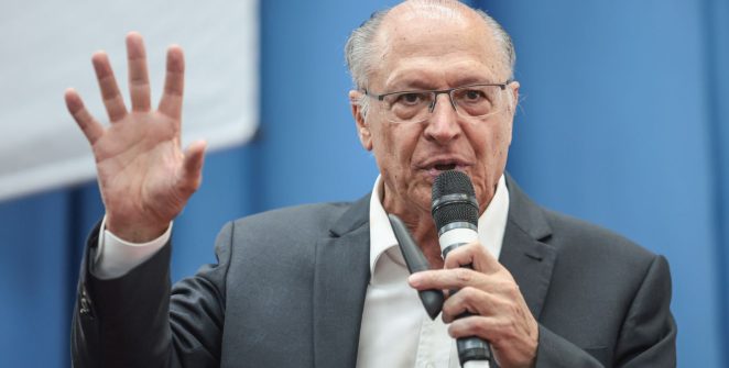 Alckmin critica Milei por ofensas ao Brasil e fala em desserviço à Argentina