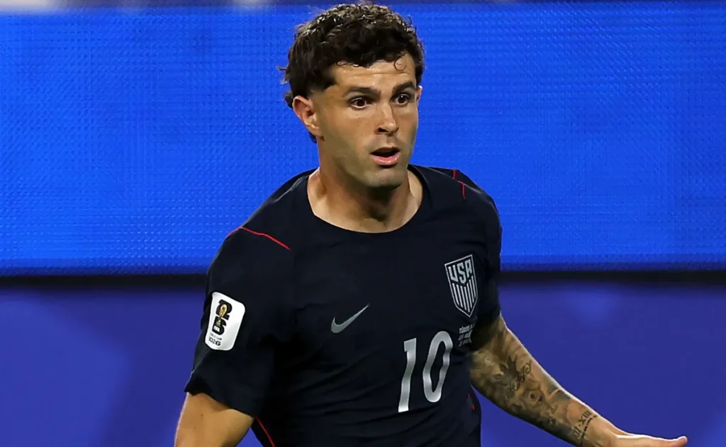 Pulisic retorna ao Milanello após fratura na Copa e inicia recuperação controlada para a temporada