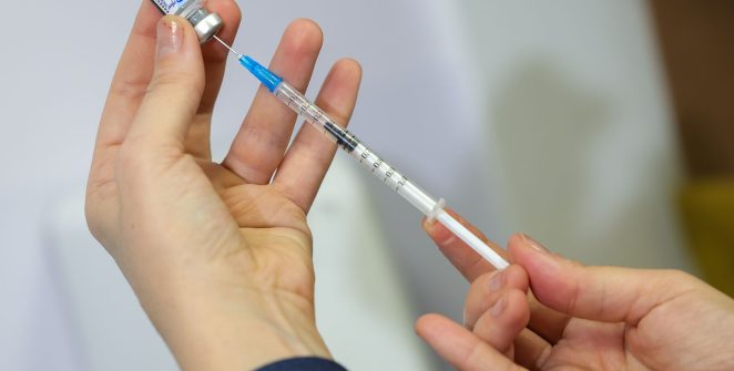 Vacina contra VSR em idosos reduz internações em 75%