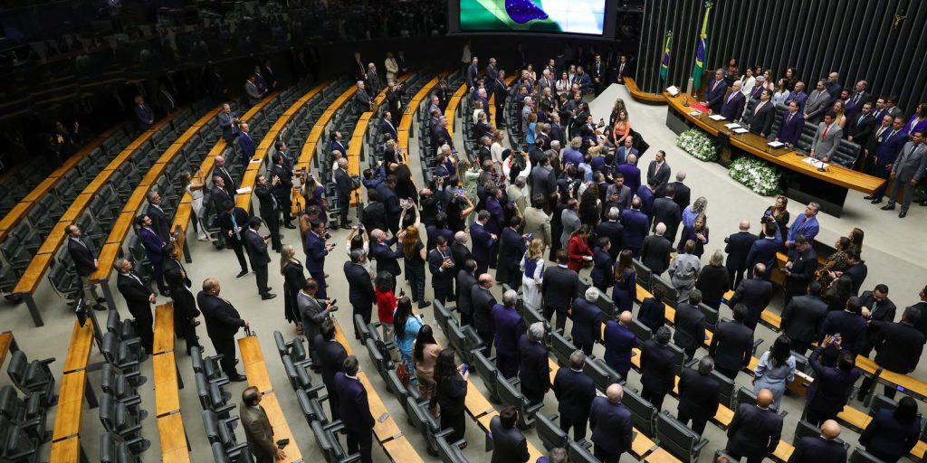 Congresso inicia semana de votações com MP da taxa das blusinhas e outras pautas do governo