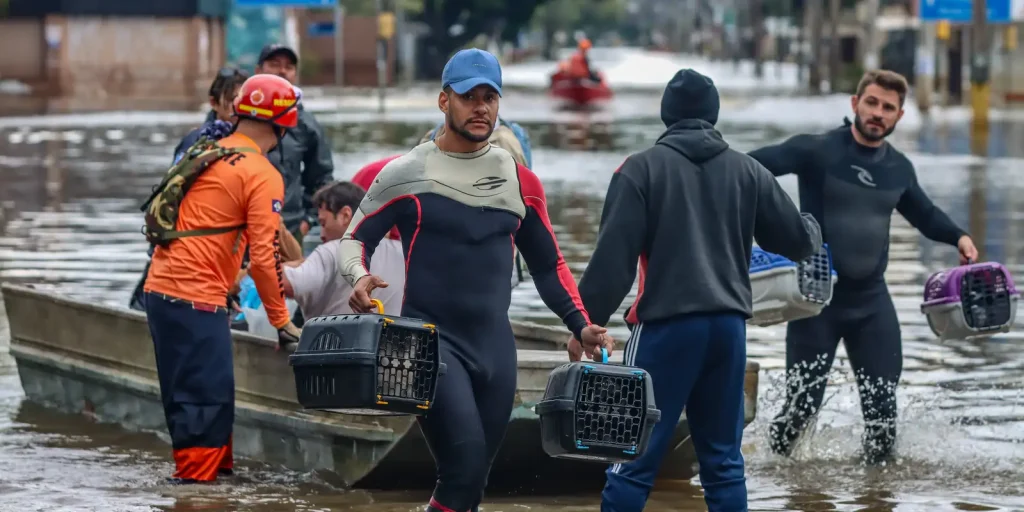 Temporal avança no RS: 41 cidades registram estragos e alerta laranja segue nesta segunda