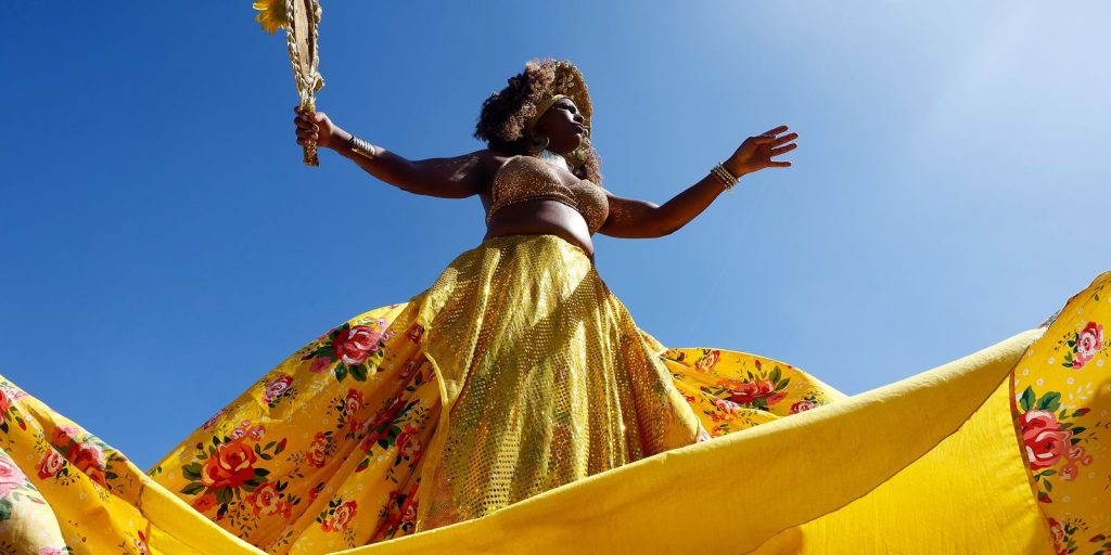 Milhares de mulheres negras ocupam Copacabana em marcha por reparação e bem-viver
