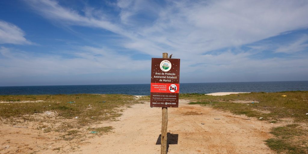 Disputa por restinga em Maricá completa quase 20 anos e opõe megaprojeto de luxo a comunidades tradicionais