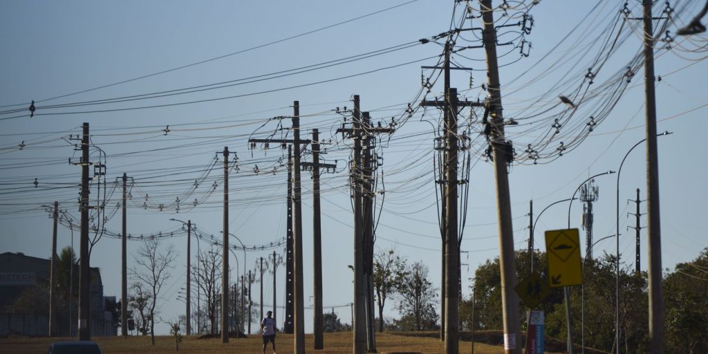 Acidentes com rede elétrica sobem para 703 em 2025, mas mortes caem, aponta Abradee