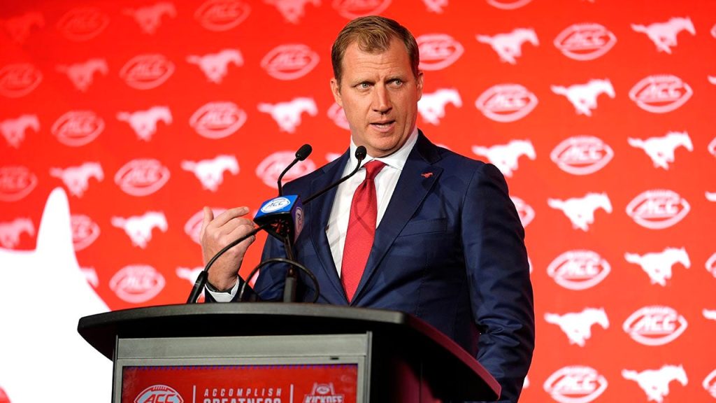 Técnico do SMU critica vaga de James Madison no College Football Playoff e gera polêmica