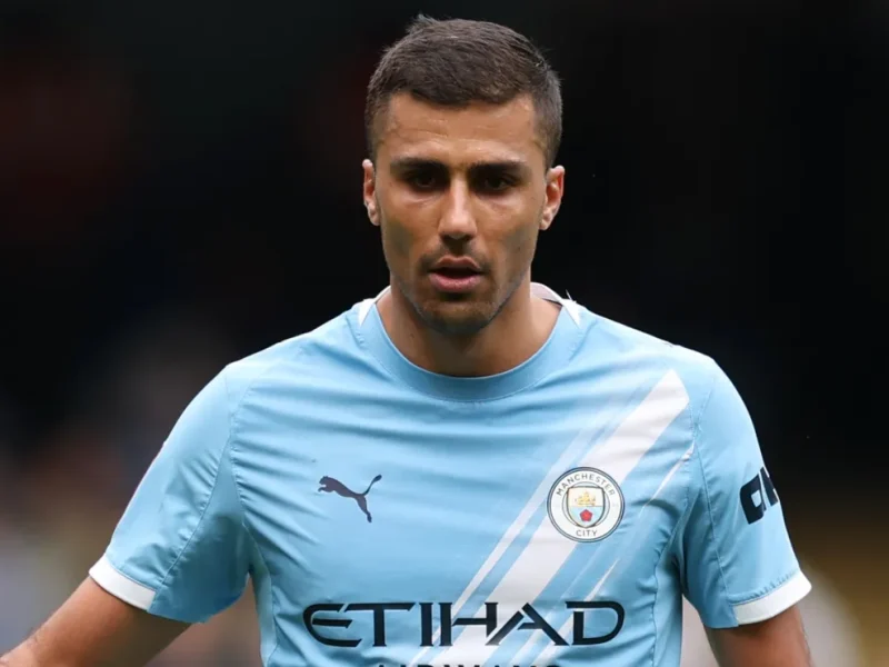 PSG e Barcelona entram na disputa com o Real Madrid por Rodri, do Manchester City