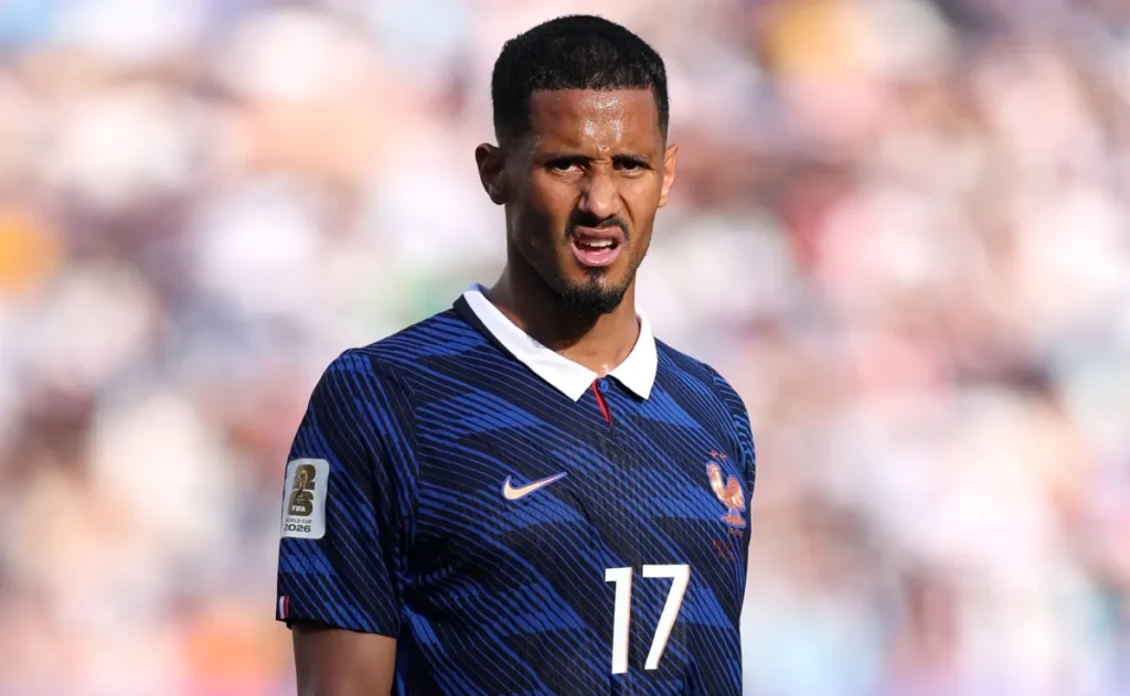 Lesão na coluna tira William Saliba da disputa pelo terceiro lugar na Copa; zagueiro jogou todo o Mundial com fratura