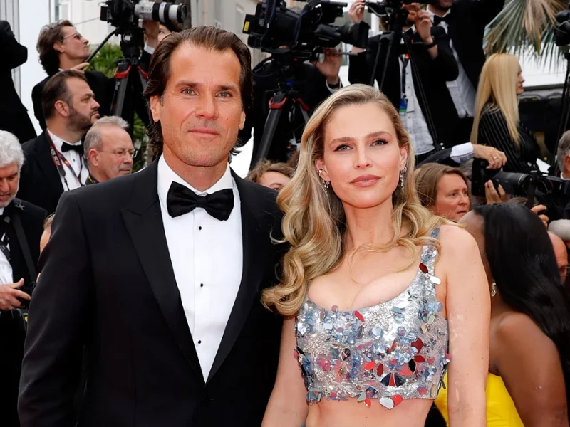 Sara Foster ainda mora com o ex Tommy Haas, dois anos após o anúncio do divórcio