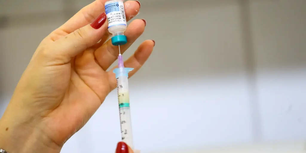 Sarampo em SP: 15 casos confirmados levam a busca ativa por não vacinados e dose extra em crianças