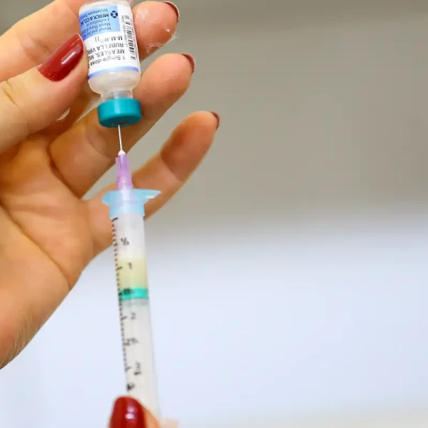 Sarampo em SP: 15 casos confirmados levam a busca ativa por não vacinados e dose extra em crianças