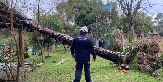 Defesa Civil reconhece emergência em 17 cidades gaúchas após tempestades e vendavais em julho
