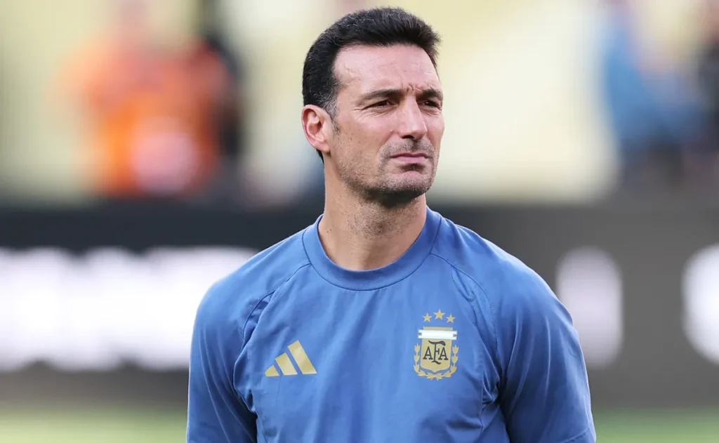 Scaloni lamenta expulsão de Enzo Fernandez e exalta Messi após vice na final da Copa