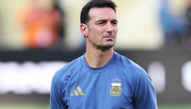 Scaloni lamenta expulsão de Enzo Fernandez e exalta Messi após vice na final da Copa