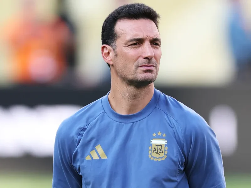 Scaloni lamenta expulsão de Enzo Fernandez e exalta Messi após vice na final da Copa