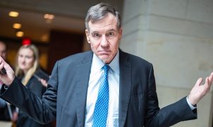 Sen. Mark Warner accuses CBS News of not fact-checking Trump enough
