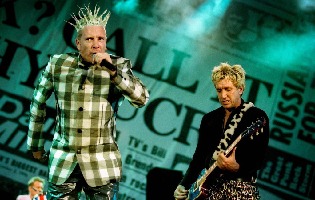 Sex Pistols relançam Filthy Lucre Live com faixas bônus 30 anos após reunião histórica
