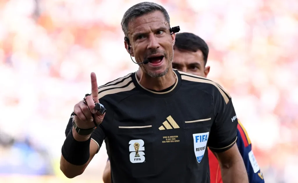 Árbitro Slavko Vincic anuncia aposentadoria uma semana após apitar a final da Copa do Mundo de 2026