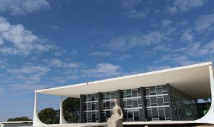 Defesa de Bolsonaro recorre ao STF para mantê-lo em prisão domiciliar e nega falta grave por arma apreendida