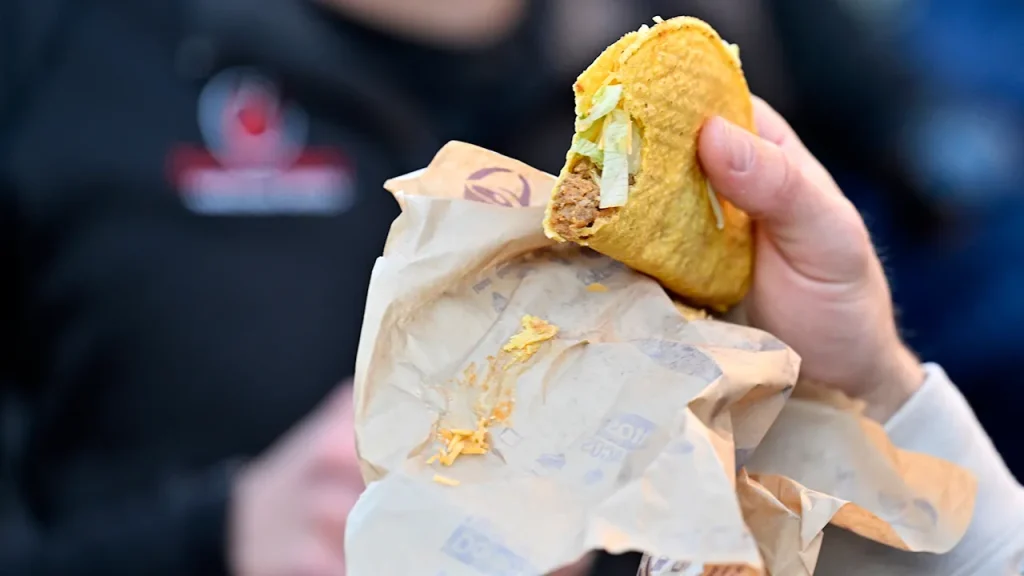 Taco Bell aposta em descontos em itens sem alface para recuperar clientes após surto de ciclospora