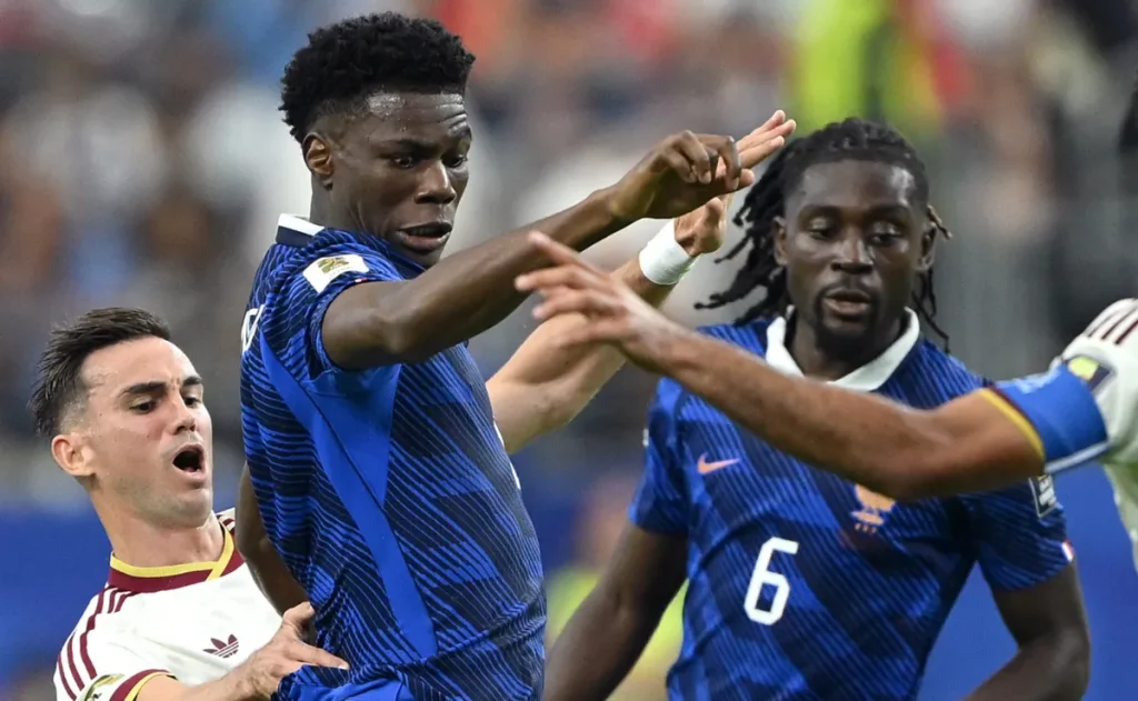 Deschamps escala jovem Zaïre-Emery e tira Tchouaméni e Koné do time titular da França contra a Inglaterra na Copa de 2026