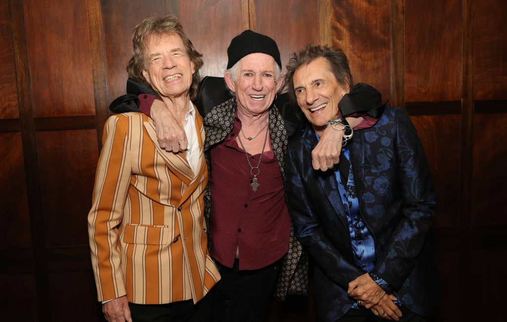 Rolling Stones igualam Beatles com 15º álbum número 1 no Reino Unido; Foreign Tongues lidera parada
