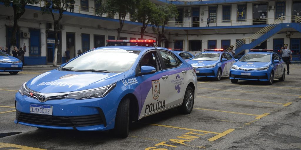 PM do Rio prende líder do tráfico e desarticula central de golpes bancários em operação simultânea