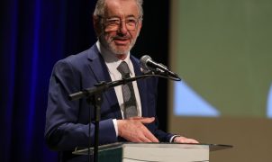 “Brasil não vai abandonar a mesa”, diz ministro sobre taxação dos EUA