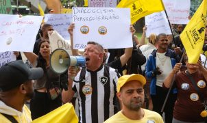 Camelôs protestam contra programa Tolerância Zero e pedem diálogo com prefeito no Rio