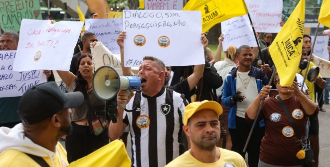 Camelôs protestam contra programa Tolerância Zero e pedem diálogo com prefeito no Rio