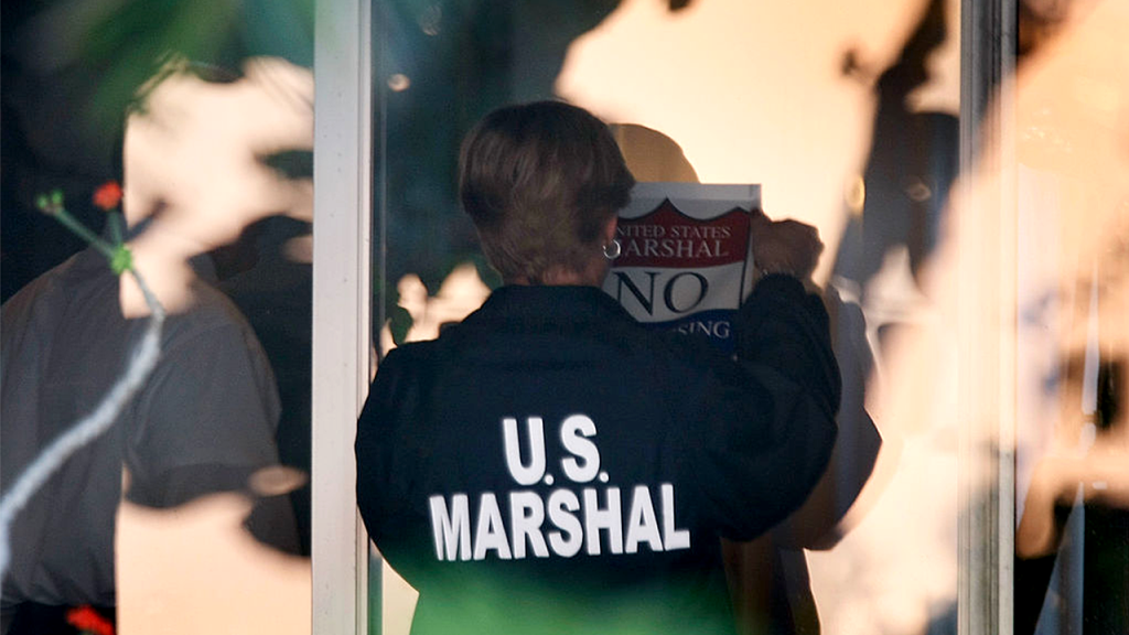 Deputy U.S. marshal shot and killed while serving arrest warrant in Louisiana