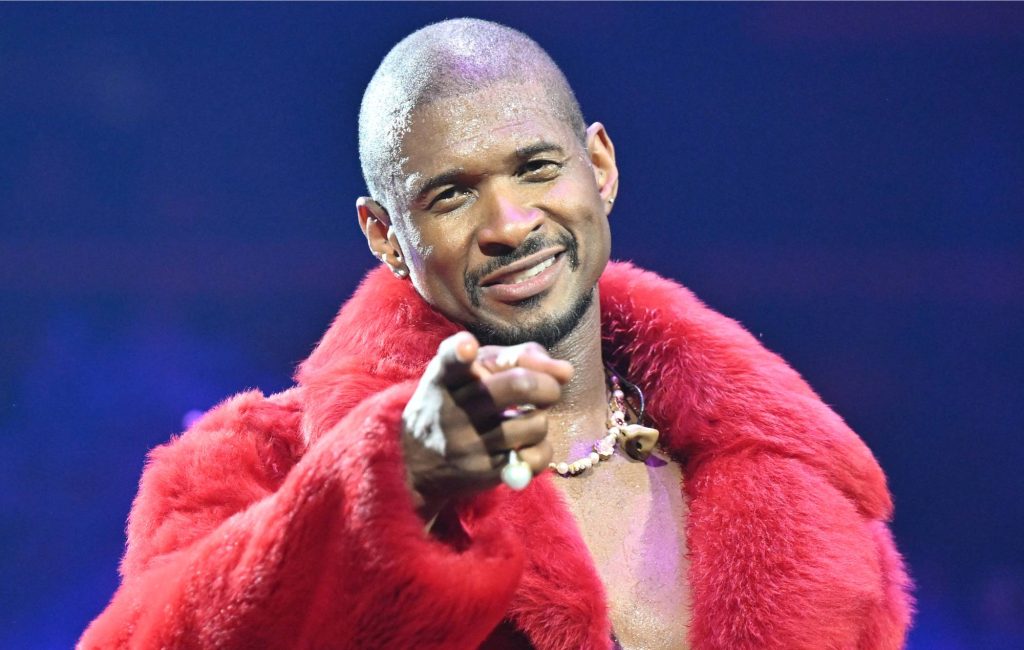 Usher alerta fãs após viral de dança no palco: Não subam aqui se não querem estar aqui