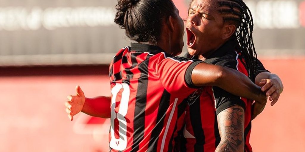 Vitória vence Botafogo por 2 a 0 no Barradão e deixa lanterna do Brasileirão Feminino