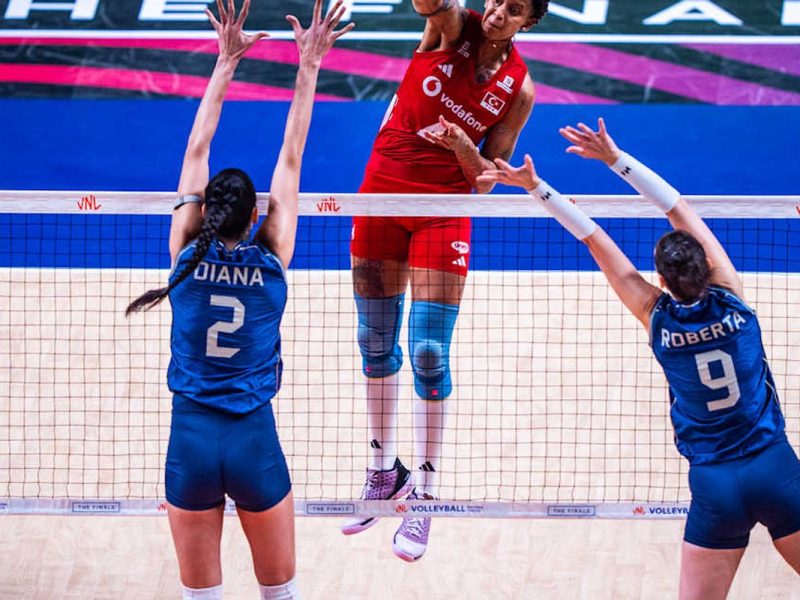 Brasil perde virada para Turquia na final e fica com o vice da Liga das Nações de vôlei feminino