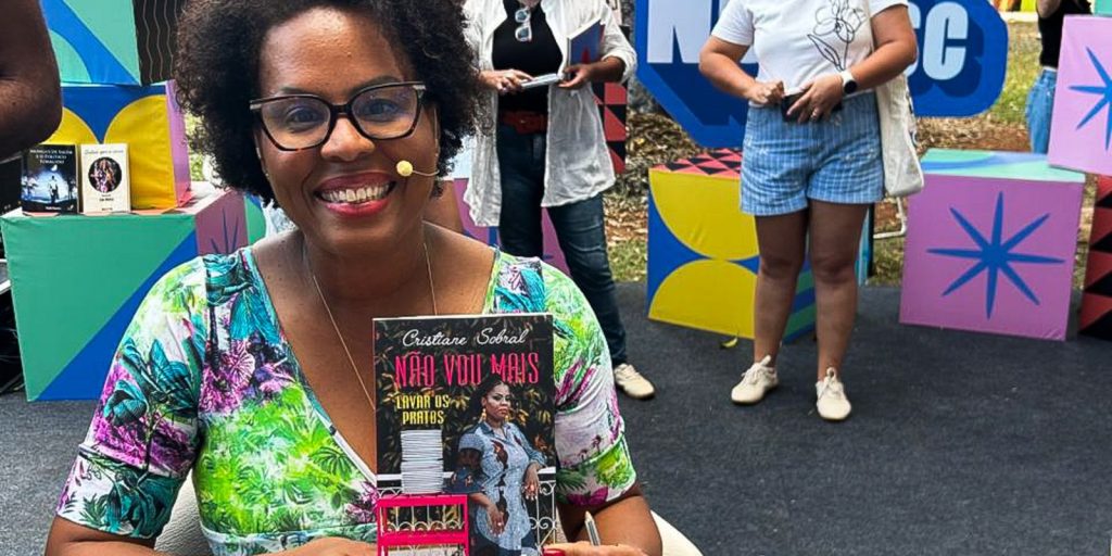 Cristiane Sobral celebra literatura negra e anuncia novo romance no Viva Maria