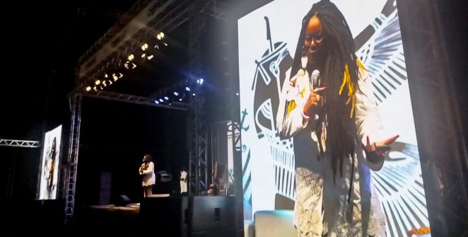Carla Akotirene critica visão reducionista do racismo e denuncia violência estrutural contra negros no sistema prisional