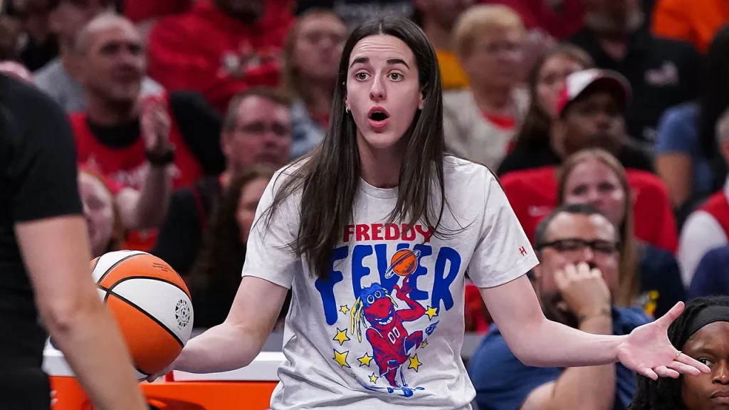 Ex-estrela da WNBA diz que Caitlin Clark joga com alvo nas costas e pede arbitragem mais consistente
