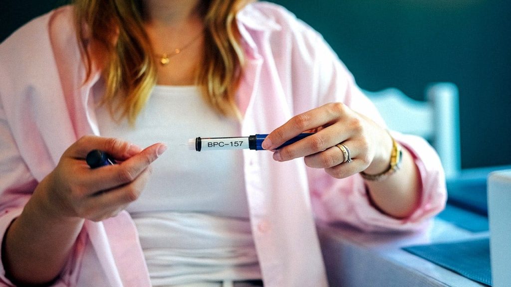 FDA avalia inclusão de sete peptídeos não aprovados em lista de substâncias para manipulação; especialistas divergem sobre segurança