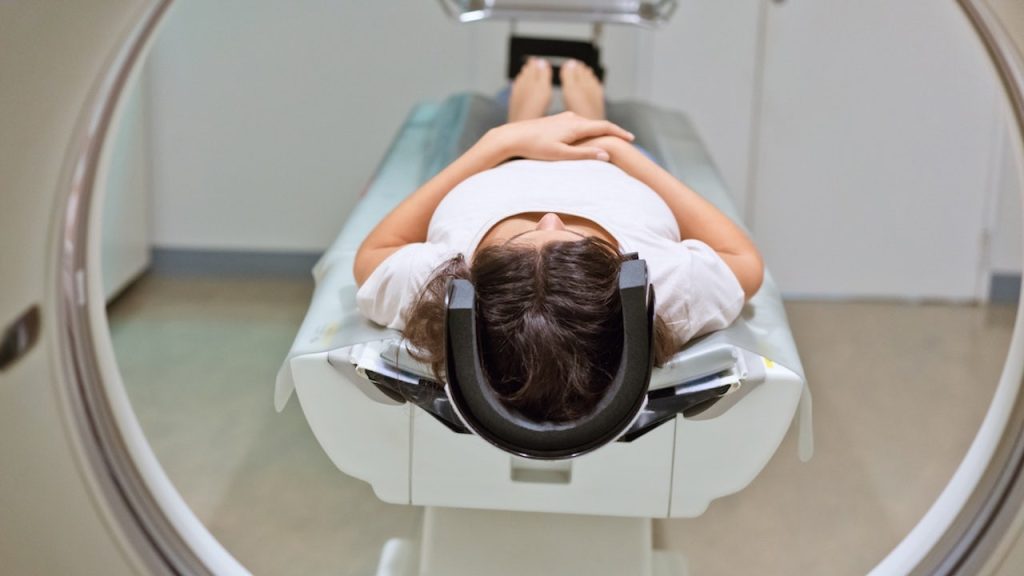 Médicos divididos sobre benefícios e riscos dos exames de corpo inteiro após caso de tumor descoberto em exame preventivo