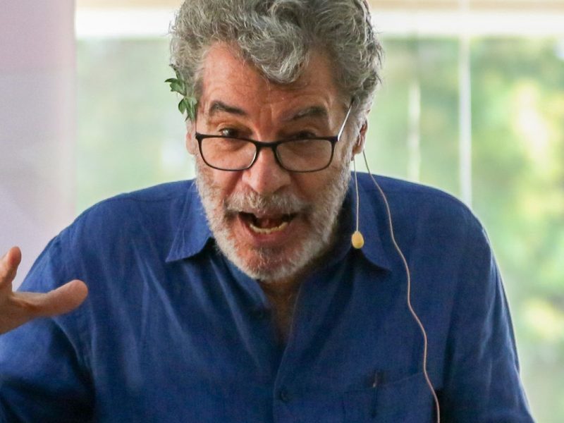 Paulo Betti defende regulamentação de streamings e proteção ao audiovisual nacional em festival em Bonito