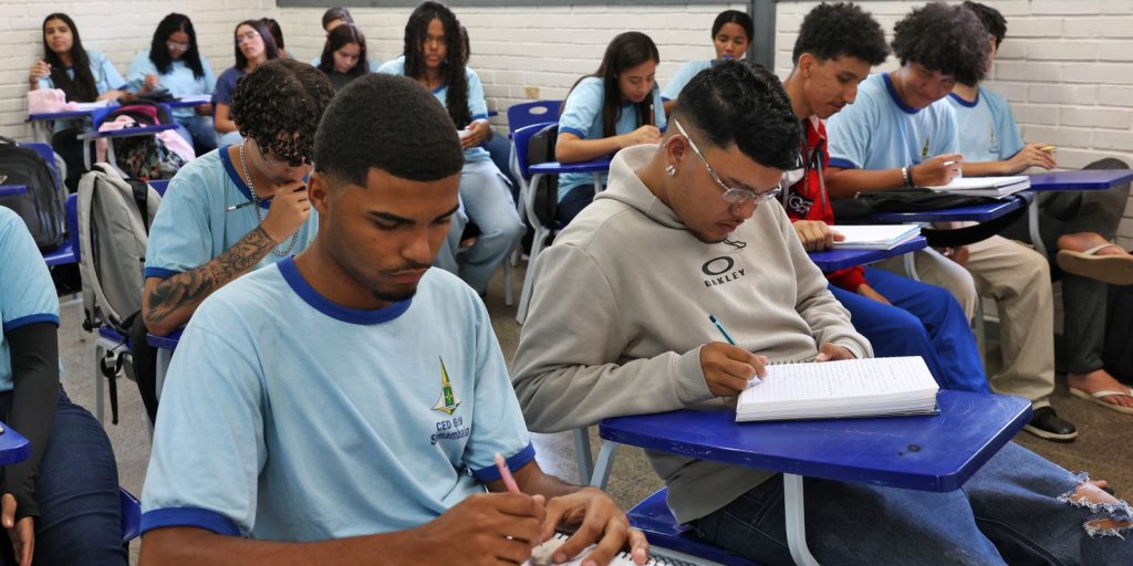 Pé-de-Meia: nascidos em setembro e outubro recebem R$ 200 nesta sexta