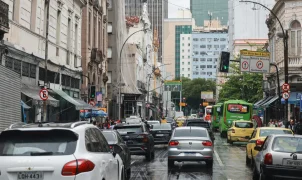 Seguradoras alertam: adesivos eleitorais podem levar à perda da cobertura do seguro