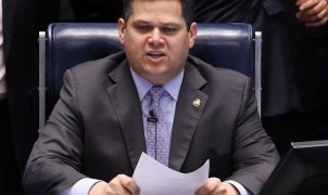 Governo pede a Alcolumbre que instale comissão para analisar MP que zera taxa das blusinhas