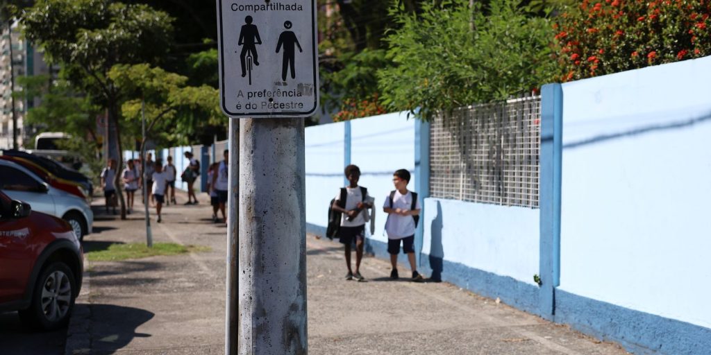 Brasil avança em 71% dos indicadores sociais, mas desigualdades estruturais persistem, aponta relatório