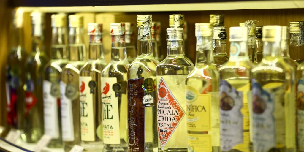 Cadeia produtiva da cachaça registra maior alta de estabelecimentos desde 2018