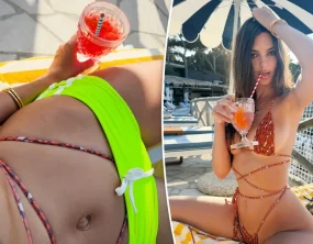 Emily Ratajkowski exibe biquínis de amarrar em viagem à Grécia após venda de livro por valor de sete dígitos