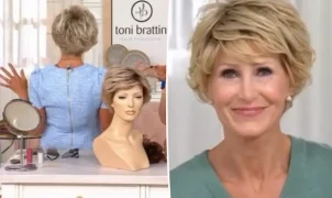 Apresentadora da QVC cai no chão ao vivo após gafe com palavra de duplo sentido durante venda de peruca