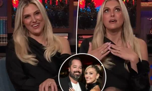 Gina Kirschenheiter mostra as duas alianças de noivado ganhas de Travis Mullen