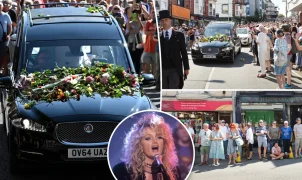 Fãs de Bonnie Tyler lotam ruas do País de Gales para homenagear a cantora em cortejo fúnebre